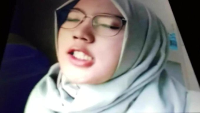 Hombre Musulmán Se Masturba En Un Video De Una Mujer Musulmana
