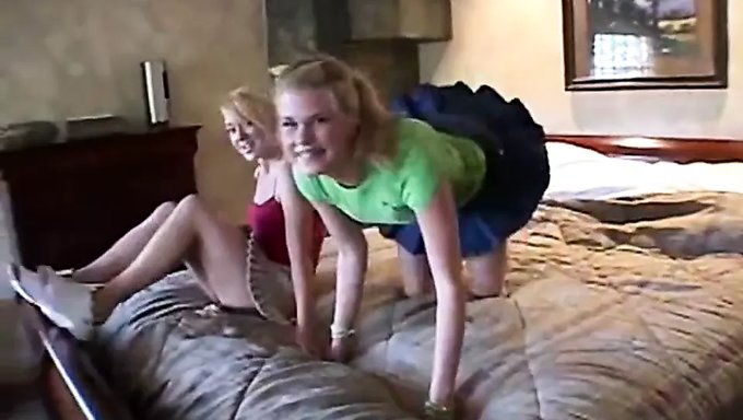 ¡las Jóvenes Lesbianas Amateur Little Summer Y Sus Amigas Se Ponen Apasionadas!