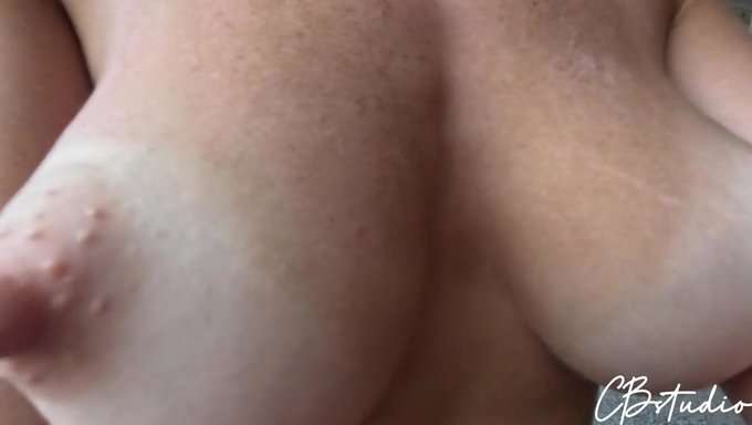 Adolescente Flexible Recibe Una Polla Dura Dentro De Su Vagina