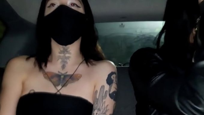 La Chica Se Llevó A Su Mejor Amiga Para Un Trío Ardiente.