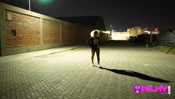 Una Chica Amateur Es Entrevistada Antes De Que Le Follen El Culo. ¡no Te Pierdas Esta Escena Caliente!