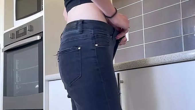 ¡la Chica Australiana Amateur Se Corre En La Cocina!