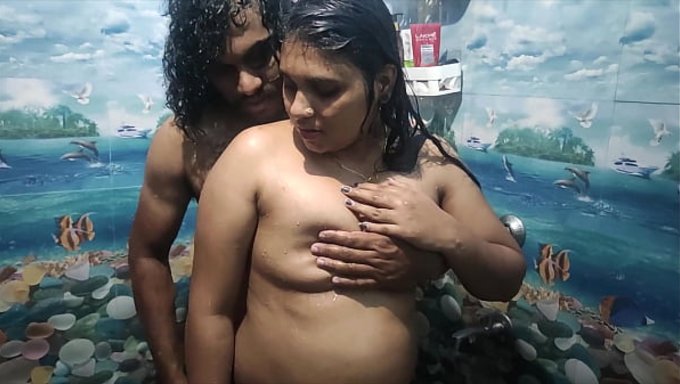 Los Gritos De Vaishnavy Raj Y Sharun Raj Retumban En El Baño.
