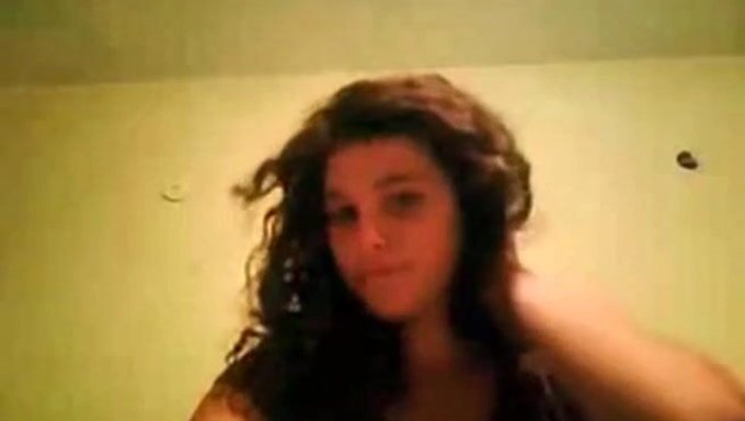 El Auto Placer De Una Linda Morena En La Webcam