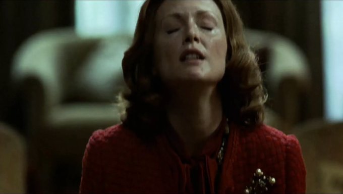 La Madrastra Madura De Julianne Moore Sabe Cómo Complacer A Un Hombre