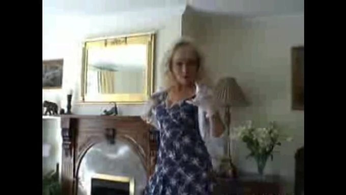 Las Medias Británicas Agregan Un Toque Sensual A Una Mamada