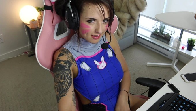 ¡dorky Dva Tiene Un Tiempo Divertido Con Su Hitachi En Canadá! ¡no Te Pierdas Esta Escena Caliente Y Jugosa!