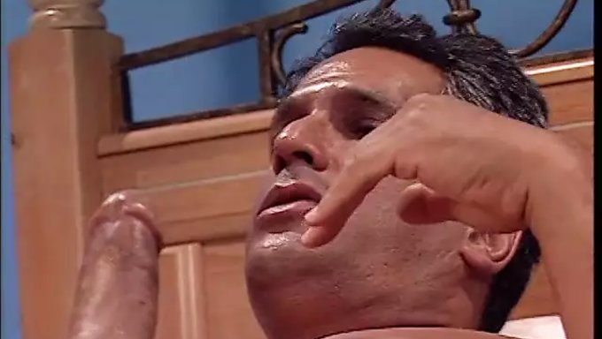 ¡mira A Esta Morena Caliente Dar Una Mamada Y Que Le Laman El Coño En La Posición 69! ¡te Encantará Verla En Acción!