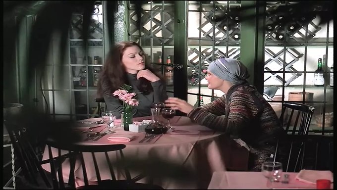 Annette Haven Toma La Camada En Un Clásico Retro