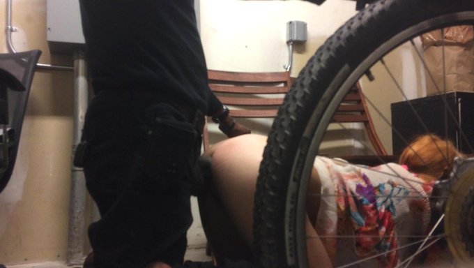 Video Casero De Un Rapidito Con Una Gran Polla Negra Recogida En El Trabajo