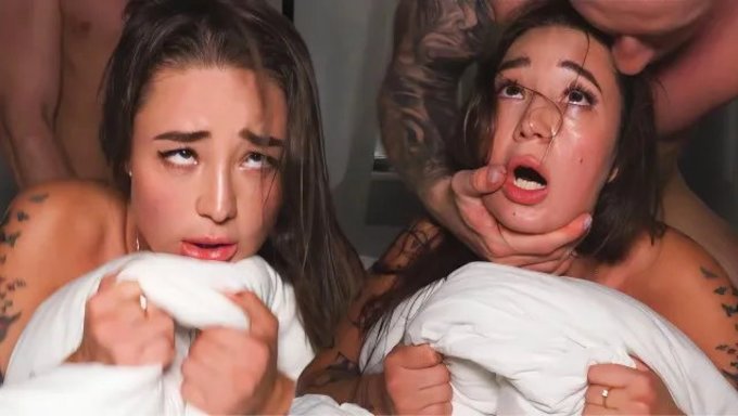 Linda Chica Es Perforada Duro En Una Sesión De Follada Dura