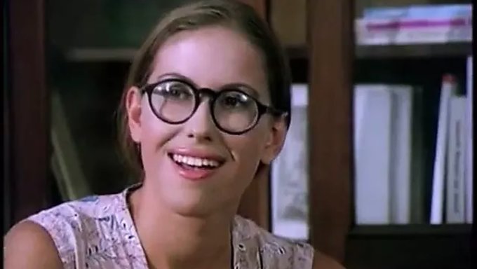 ¡mira Este Clásico Francés Con Cuerpos Peludos Y Sensualidad Retro! ¡te Encantará!