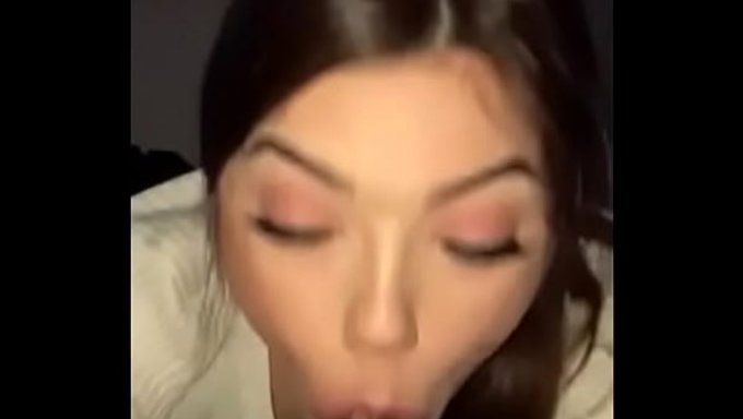 Más De Lo Mismo Con Una Rubia Explosiva Chupando Polla.