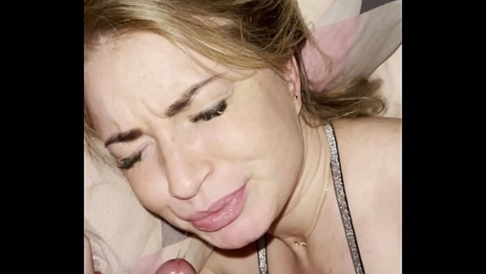 El Hijastro Me Clavó La Polla En La Boca Mientras Yo Descansaba