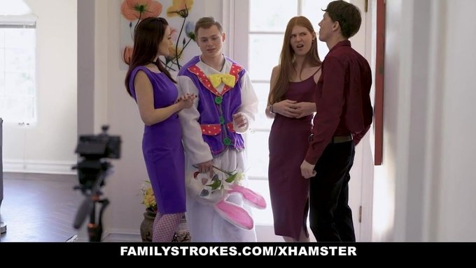 ¡el Hijastro Lame El Coño Y Es Follado Duro Por Su Hermanastra! ¡no Te Pierdas Esta Escena Caliente!