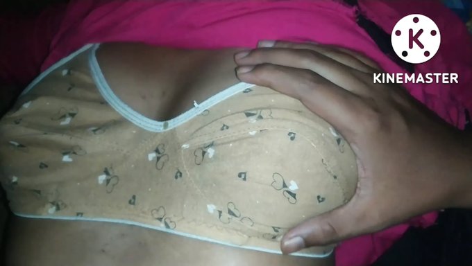 Devar, De 18 Años, Disfruta De Un Masaje Hardcore Con Una Paja Con Los Dedos