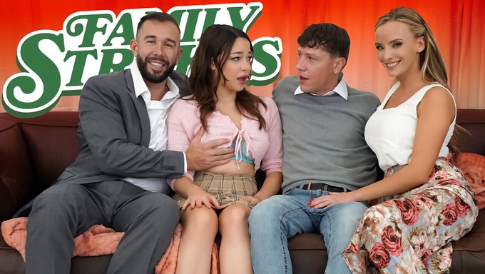 Hermanastros Follan A Espaldas De Sus Padres Y Son Pillados En Pleno Acto