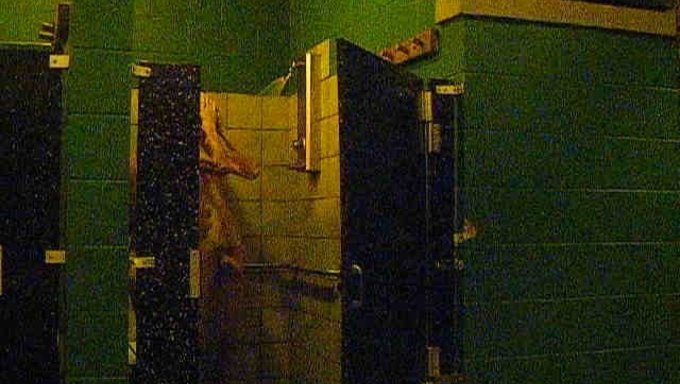 Esposa Transexual Disfruta Del Sexo A Pelo Con Su Marido En La Ducha